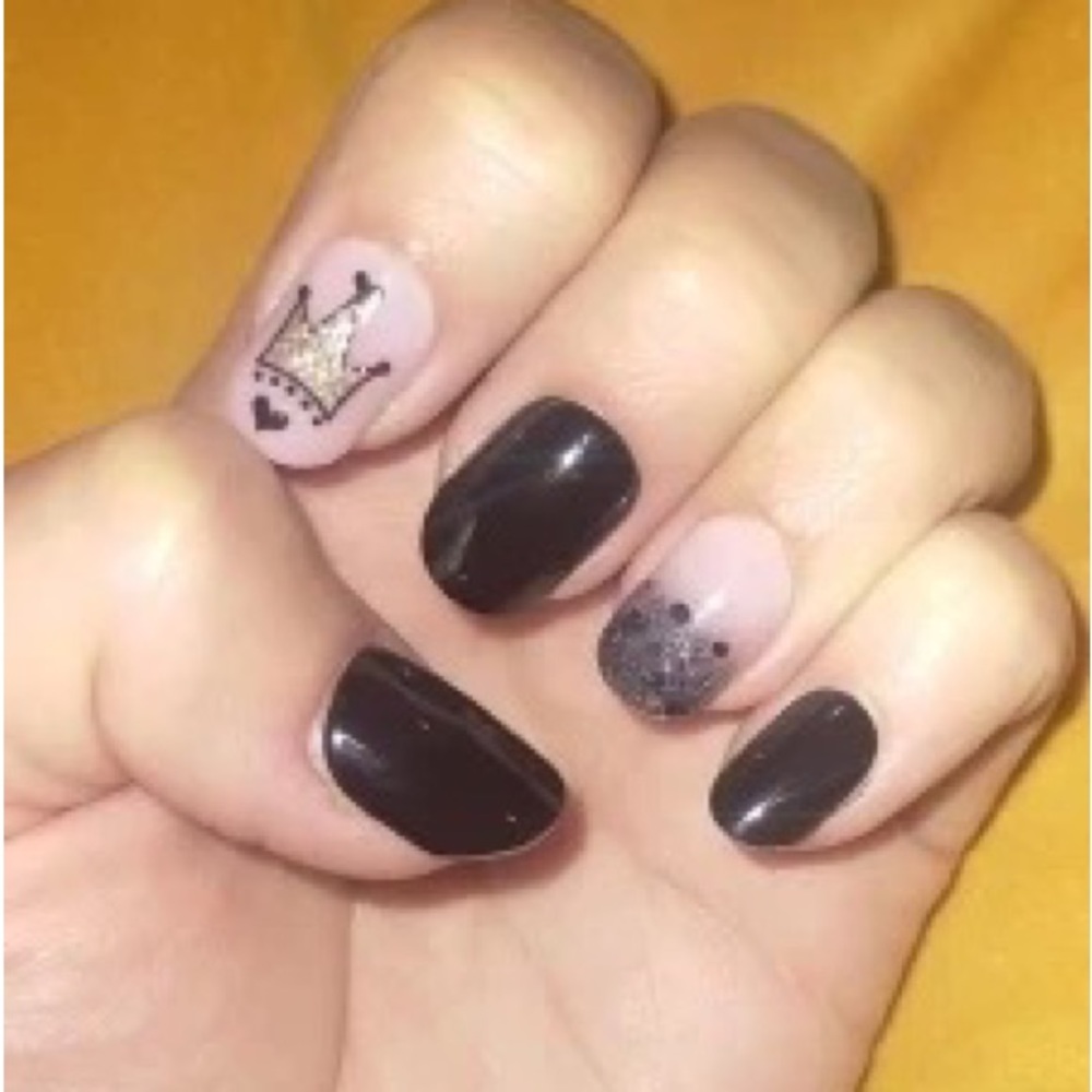 Beautiful Fake Nail - Picture 2 of 2